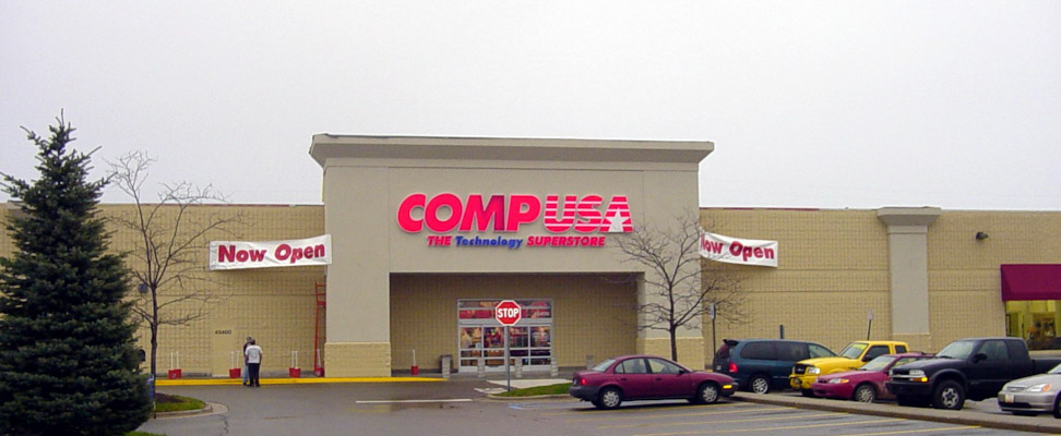 CompUSA, Retail Store